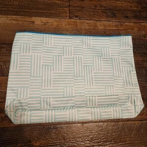 Thirty one new zipper pouch